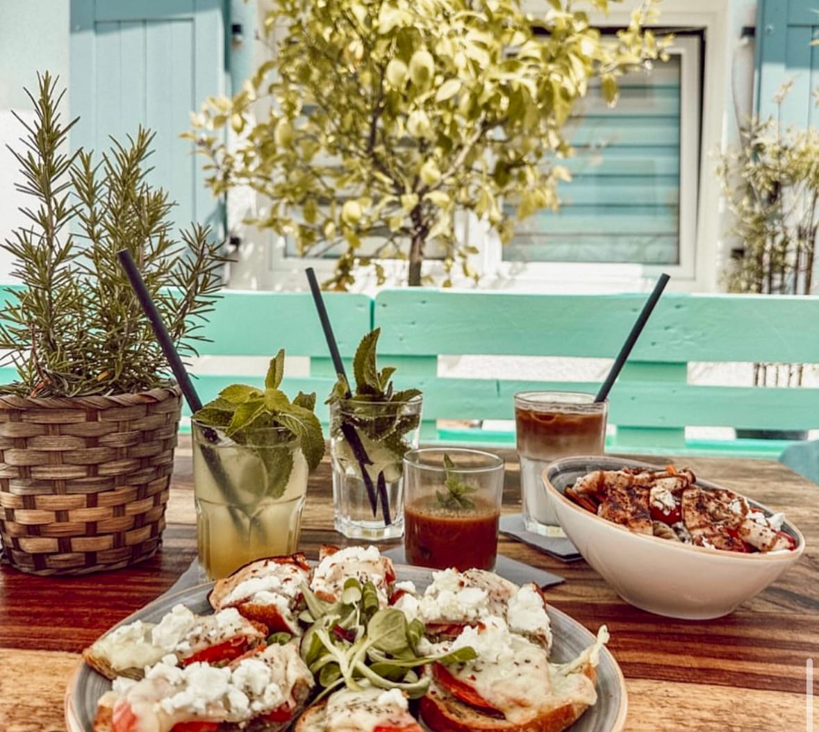 Gemütliches Café Emilia in Essen mit Kaffee und Frühstück.